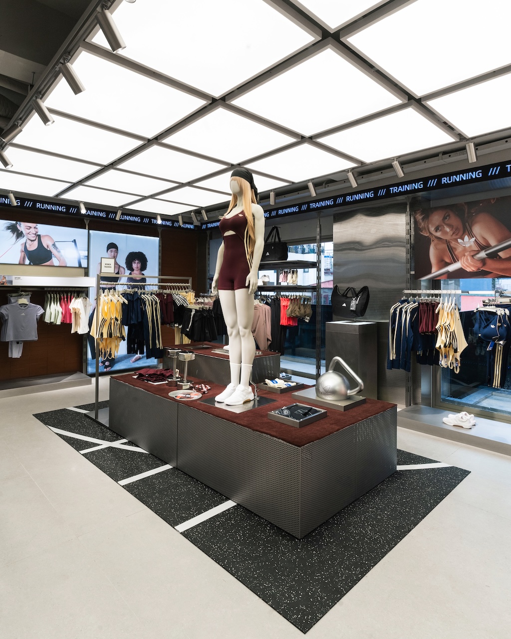 adidas Ho&agrave;n Kiếm Flagship: Cửa h&agrave;ng flagship đầu ti&ecirc;n tại Đ&ocirc;ng Nam &Aacute; giữa tọa độ biểu tượng của H&agrave; Nội