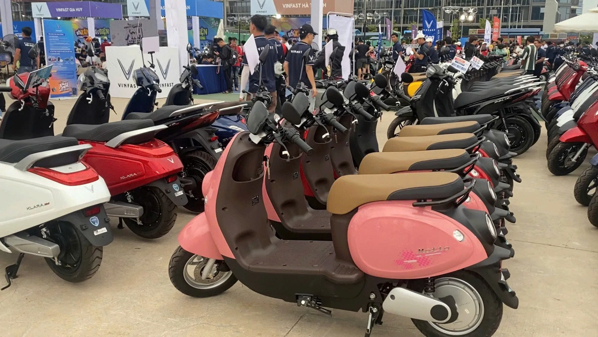 Nhu cầu đổi xe máy xăng sang điện tăng cao