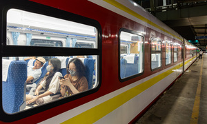 Cận cảnh đoàn tàu du lịch sang chảnh như máy bay lần đầu sản xuất tại Việt Nam