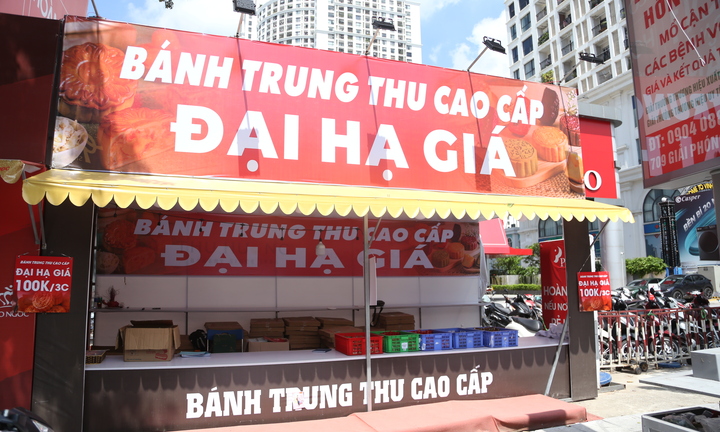Sát Tết Trung Thu, quầy bánh treo biển đại hạ giá 100.000 đồng/3 chiếc
