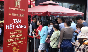 Vàng vượt 152 triệu/lượng: Bị hạn chế 2 ngày mới được mua, khách quay ra ôm bạc