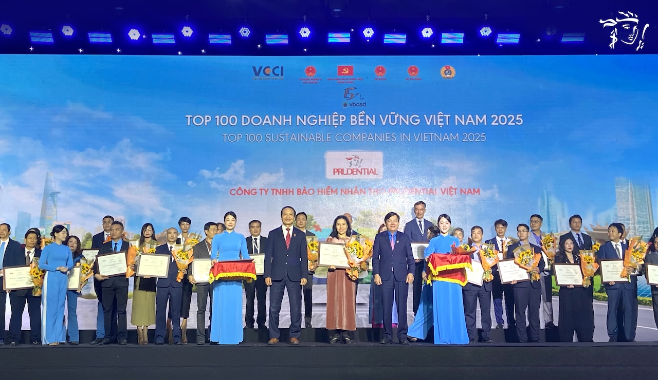 Prudential Việt Nam nhận cú đúp vinh danh 2025: Top 100 Doanh nghiệp Phát triển Bền vững và Top 50 Doanh nghiệp Xuất sắc