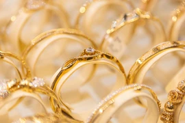 Giá vàng hôm nay 26/1: Tiếp tục trụ vững trên mức cao