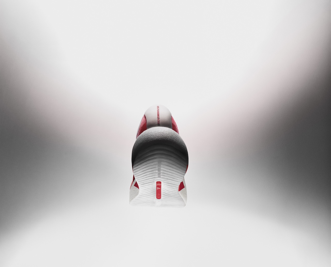 adidas ra mắt Hyperboost Edge, tối ưu trải nghiệm chạy bộ từ luyện tập đến đường dài