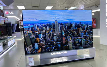 Tivi 8K giảm giá đậm vẫn bán rất chậm