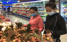 Trái vải tươi đầu mùa lên kệ hàng siêu thị, giá thấp nhất 21.900 đồng/kg
