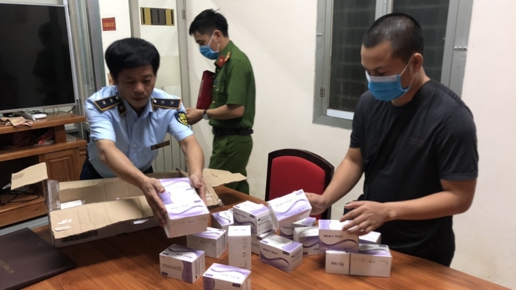 Thu giữ 117 bộ kit test nhanh Covid-19 không có hóa đơn chứng từ