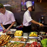 Vì sao quán ăn, nhà hàng phục vụ tại chỗ không được bán rượu bia?