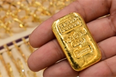 Giá vàng hôm nay 26/10: Tăng vọt lên trên ngưỡng 1.800 USD
