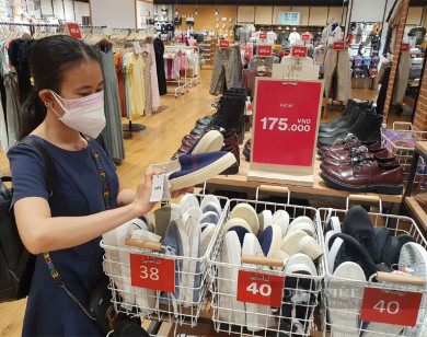 Chạy đua khuyến mại, giảm giá khủng trước ngày Black Friday