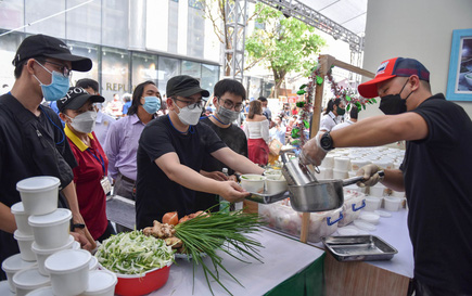 Hào hứng khám phá hương vị phở tại 