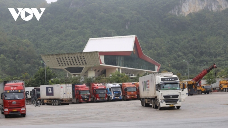 Ùn ứ tại Cửa khẩu Lạng Sơn: Khuyến cáo thương nhân lưu ý lịch nghỉ Tết của phía bạn