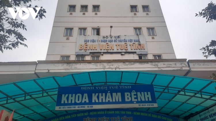 Vì sao Bệnh viện Tuệ Tĩnh nợ lương y bác sĩ, nhân viên nhiều tháng liền?