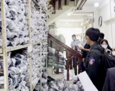 An Giang: Thu giữ hơn 5.000 sản phẩm giày, dép không rõ nguồn gốc