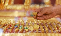 Giá vàng hôm nay 22/2: Trụ vững trên đỉnh cao