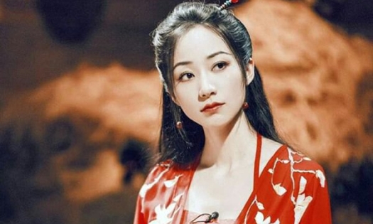 'Bạch cốt tinh' Hàn Tuyết: Gia đình quyền thế khiến cả showbiz phải kiêng nể