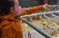 Giá vàng hôm nay 27-5: Giảm tiếp, giới đầu cơ tranh thủ lướt sóng