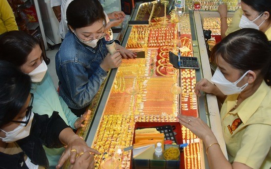 Giá vàng hôm nay 10-6: Giảm trở lại do lãi suất nóng lên