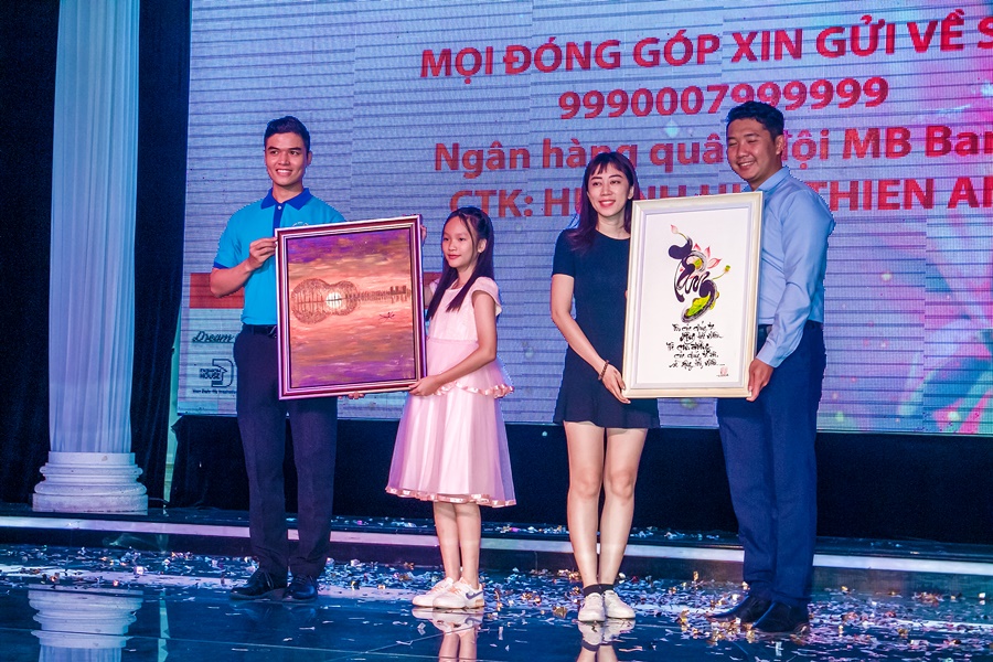 Mỗi đêm nhạc – Một mảnh đời 49 với chủ đề Hoa Học Trò giúp bé Minh Tâm trị bệnh