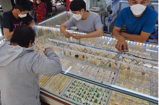 Giá vàng hôm nay 14-8: Giá vàng SJC vẫn quá cao so với thế giới