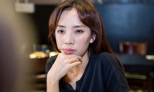 Thu Trang rơi lệ kể lý do phải cười khi biết mẹ vào viện, không thể gặp lần cuối