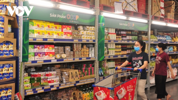Thị trường Tết nhiều đặc sản phong phú nhưng sức mua chậm