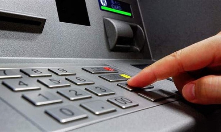 Lộ mật khẩu ATM có nguy hiểm không?