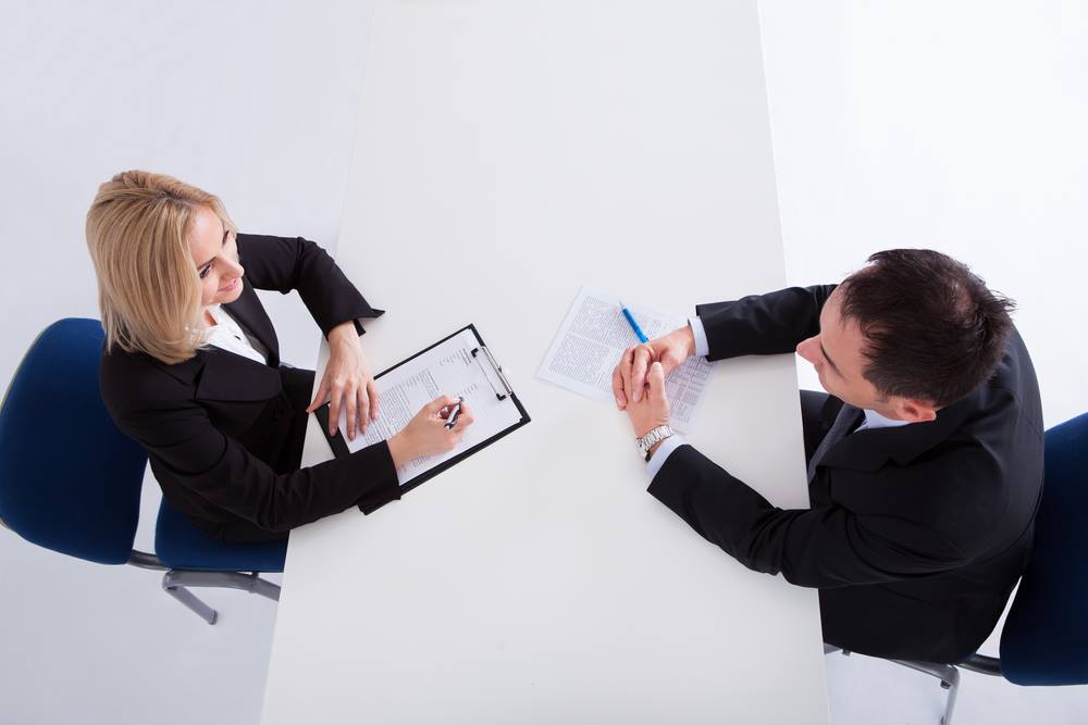 Đặt câu hỏi cho nhà tuyển dụng, nên tránh điều gì?