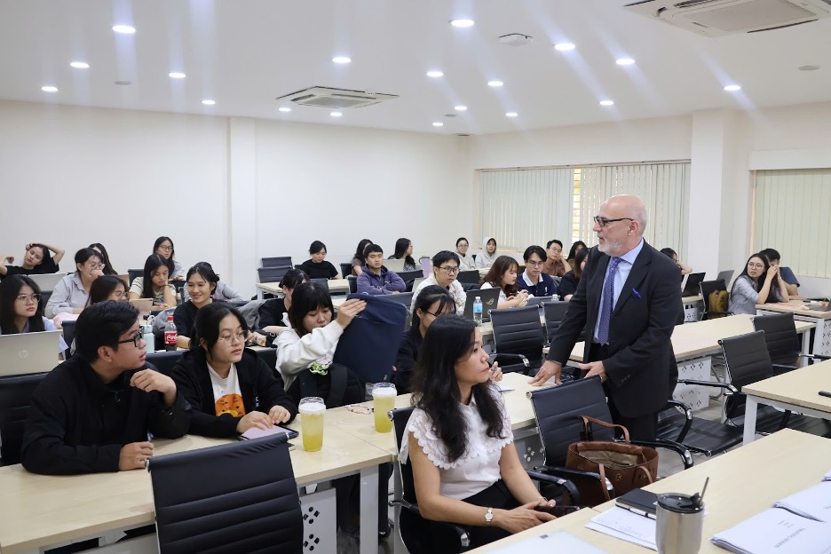 HUB tích cực đẩy mạnh tuyên truyền kiến thức tài chính và phát triển nền tảng học tập bền vững