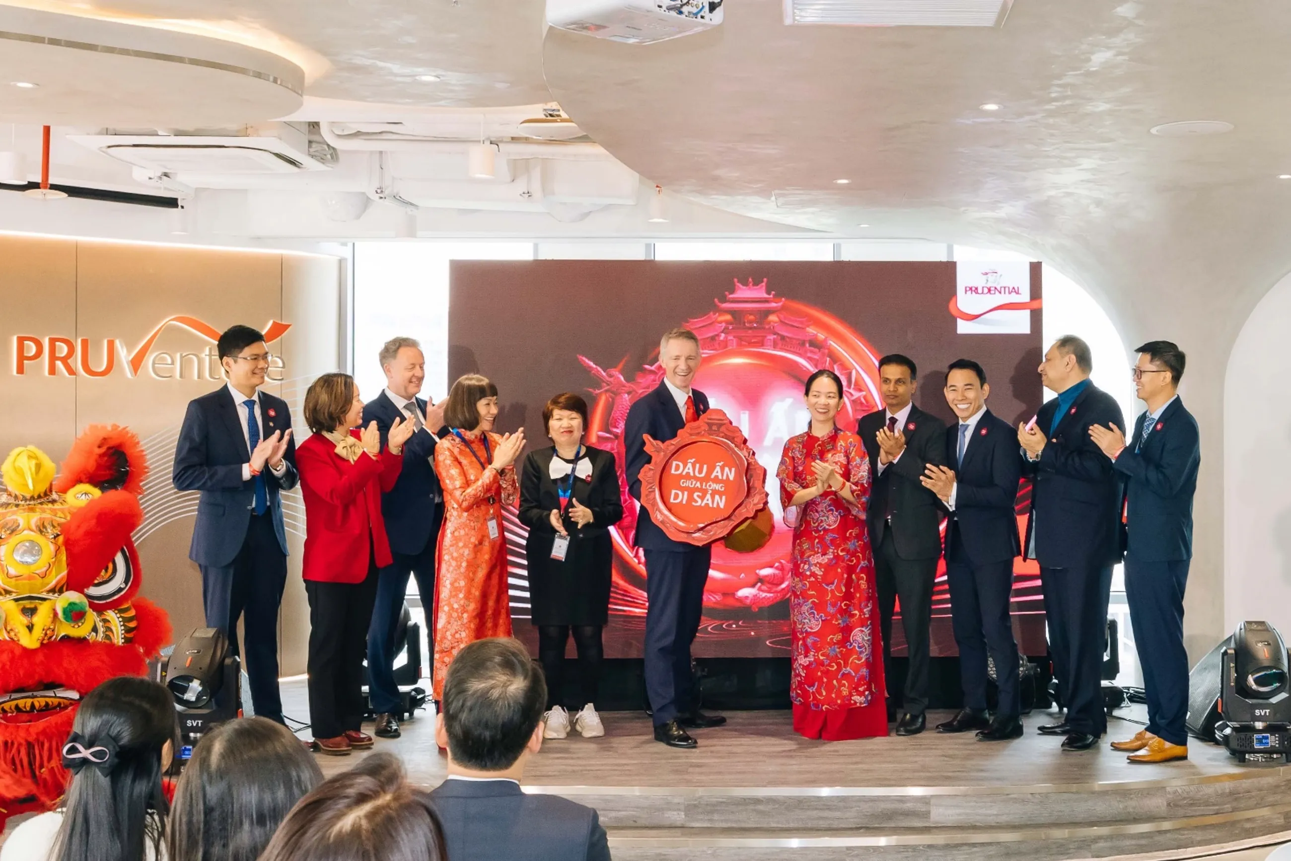Prudential nhân rộng mô hình Trung tâm Chăm sóc Khách hàng mới tại Lote Mall Tây Hồ